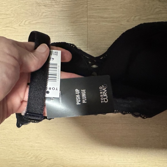 XO Plunge Push-Up Bra - Picture 5 of 8